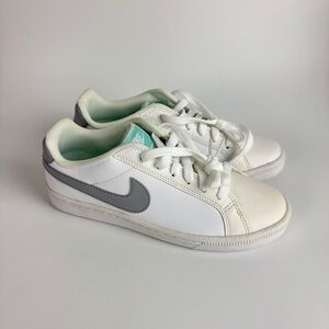 Nike Court Majestic Women Sneakers